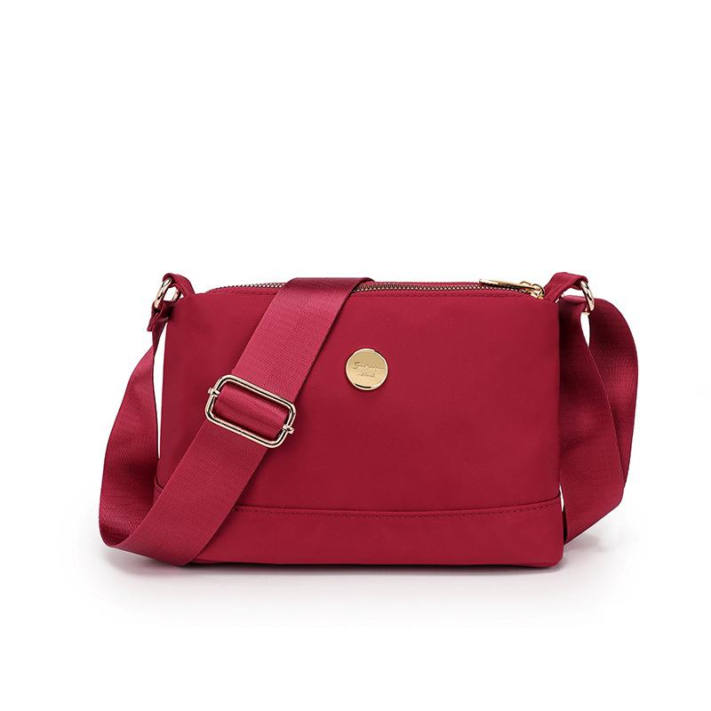 

Сумка для женщин 2025 года, новая модная многослойная сумка из оксфордского холста, модная и универсальная сумка через плечо, нейлоновая повседневная маленькая сумка через плечо 23x9x16cm красный