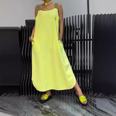Abito casual da donna con bretelle a righe e tasche