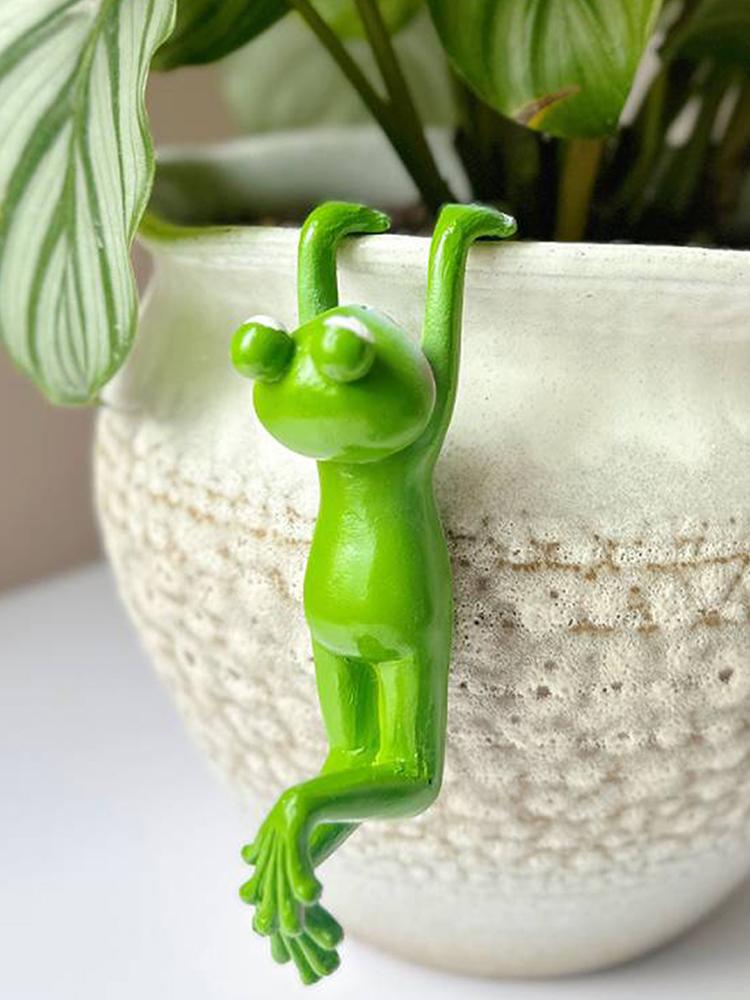 Resin Frog Sculpture Cute Climbing Frog Figurines Flower Pot Hugger for Plant Lovers Yard Patio Lawn