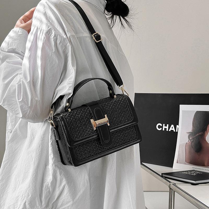 Woven Portable Small Square Bag Women's Messenger Bag 2025 New Bag Women's Fashion Popular Shoulder Bag Versatile Women's Bag