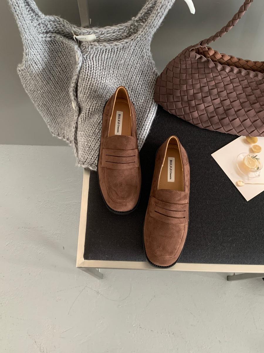 

2025 весна и лето новая ретро одинарная обувь круглый носок плоская подошва лоферы на одном педале ленивая обувь подошва из говяжьей кожи женская обувь 39