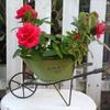 Klassische Eisenkunst Einradkarre für Gartendekorationen Metallschubkarre Kleiner Pflanzkasten Blumentöpfe Pflanzenbehälter Geschenk