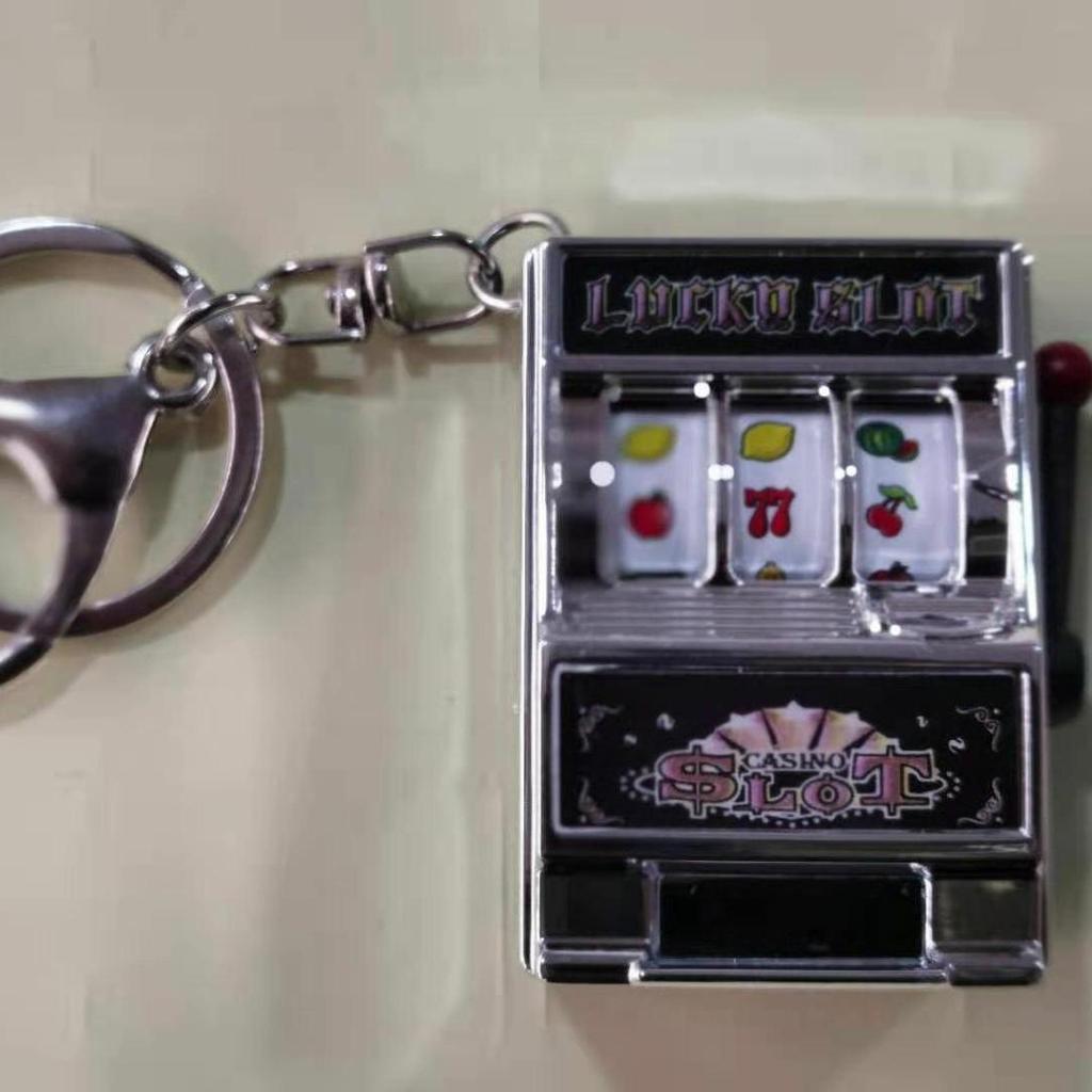 Mini Slot Machine Toy Keychain: Spinning Prize & Fruit Machine Accessories, Charms for Bags & Gifts