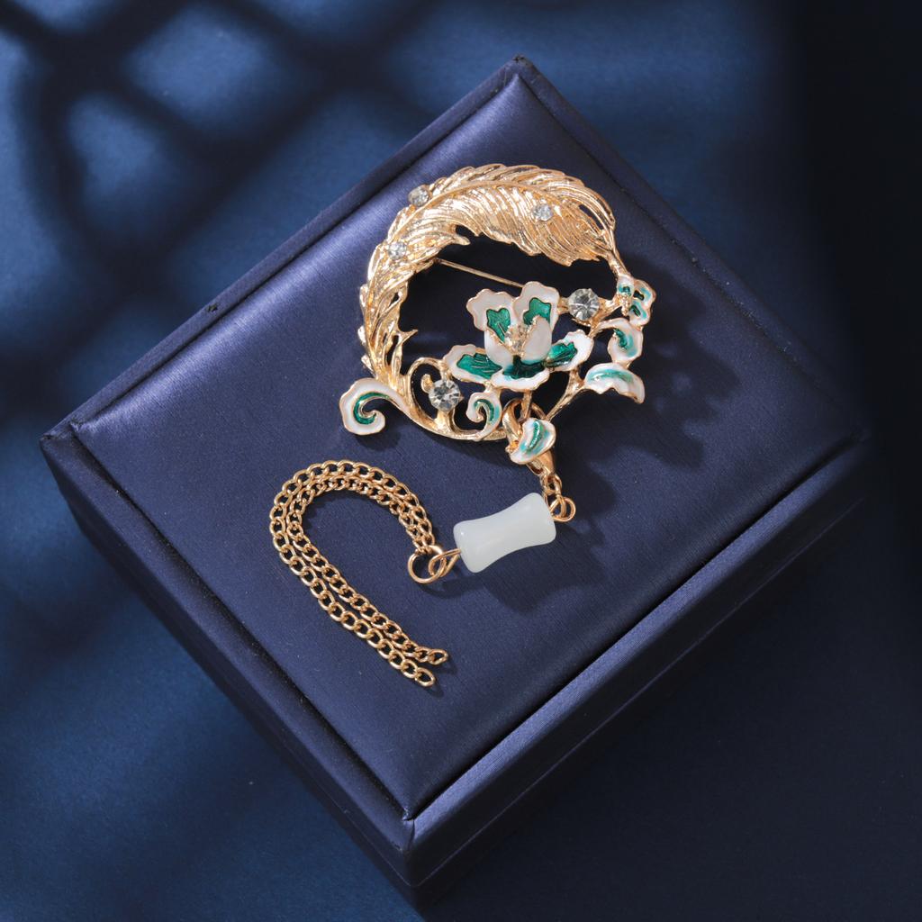 New Chinese Antique Fringed Fan Brooch Hollow Temperament Brooch High-End Fashion Autumn And Winter Coat Coat Accessories