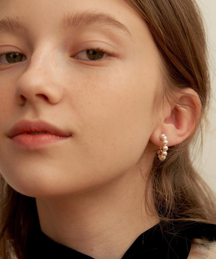 Tatiana Dot Pearl Earrings_Ec1690