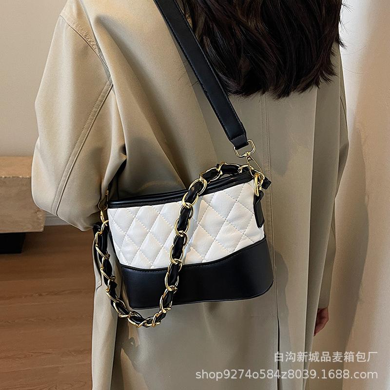 Summer Fashion Rhombus Chain Bag Women's 2025 New Internet Celebrity Color-blocking Shoulder Underarm Bag Popular Crossbody Bag