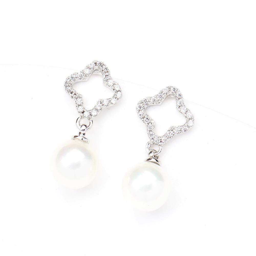 Classic Versatile Simple Stone-set Hollow Four-leaf Clover Earrings, Gold-plated Temperament Pearl Earrings, Women's Fashion Stud Earrings