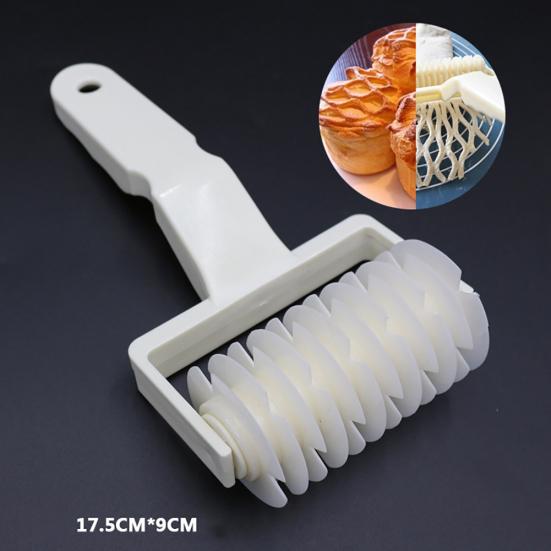 Kitchen Plastic Pie Pizza Dough Roller Knife Pastry Cookie Cutter Baking Tools