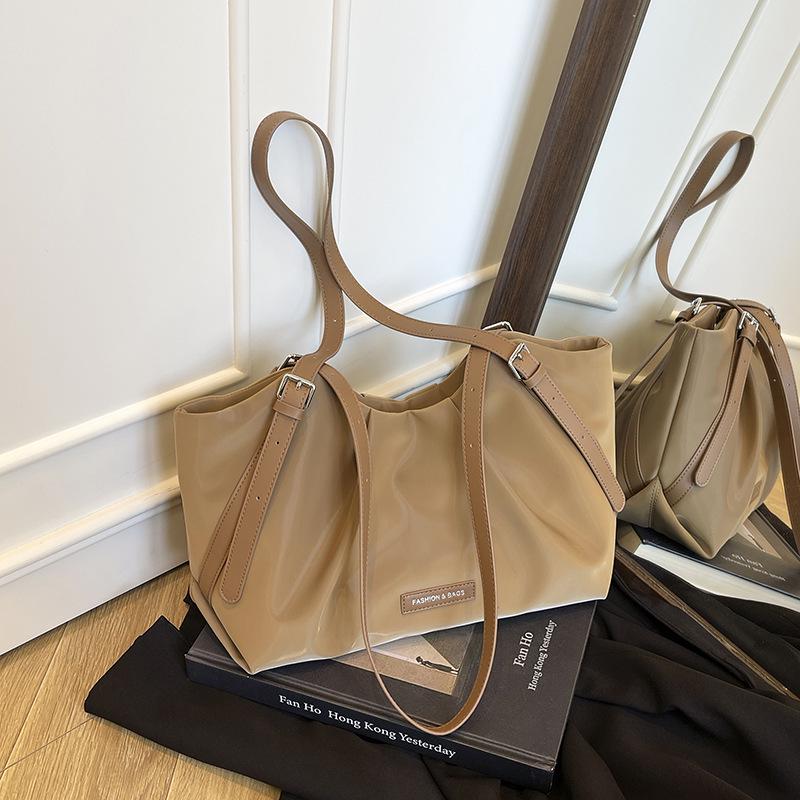 2025 Four Seasons Fashionable Versatile Tote: Simple, Casual, Niche Shoulder & Underarm Bag