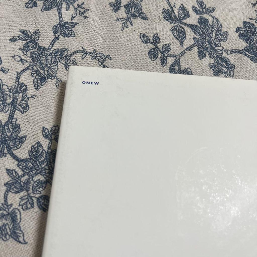 [USED] Onew "VOICE" 1st Mini Album White ONEW