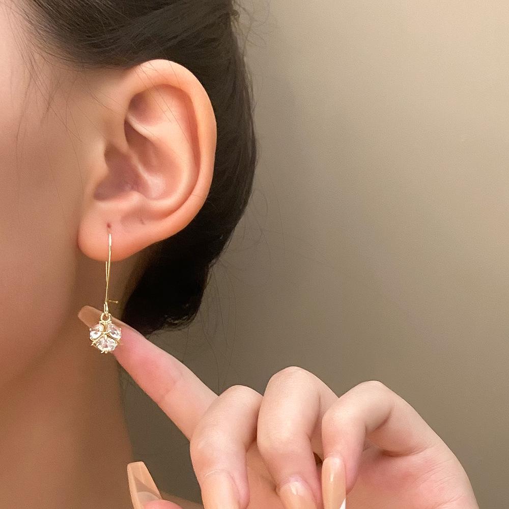 Boucles d'oreilles élégantes en zircon: Design de moulin à vent en diamants colorés pour femmes