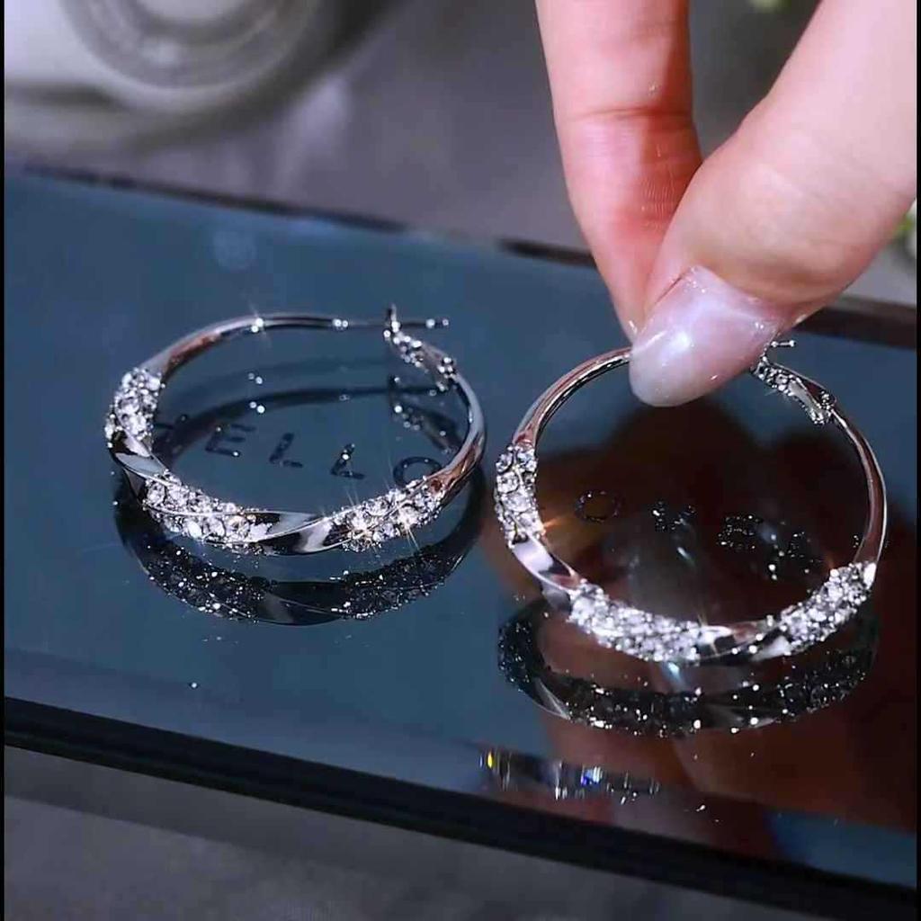 2025 Trendy Large Earrings: Simple, Cool, Versatile - Perfect for Round Faces