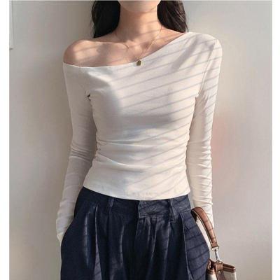 White One-Shoulder Long-Sleeve Top for Women, Early Spring/Autumn 2025, Off-Shoulder Slim-Fit Design.