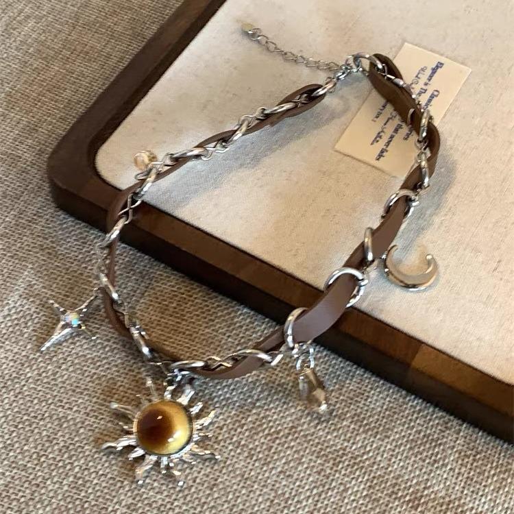 Vintage Collarbone Sunflower Necklace for Women