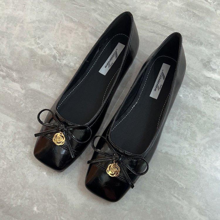 French Retro Small Fragrant Wind Shallow Mouth Square Head Soft Leather Grandma Shoes Casual Flat Beanie Ladyshoes Not Tired Feet Single Shoes Women