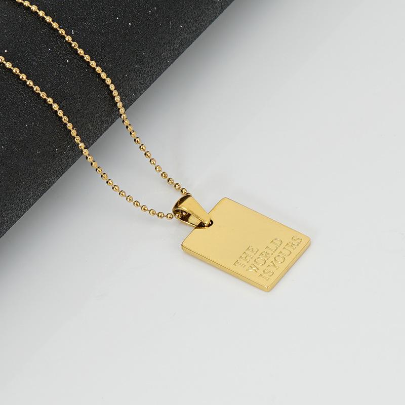 Colier cu pandantiv dreptunghiular cu literă, din oțel inoxidabil placat cu aur de 18K pentru femei