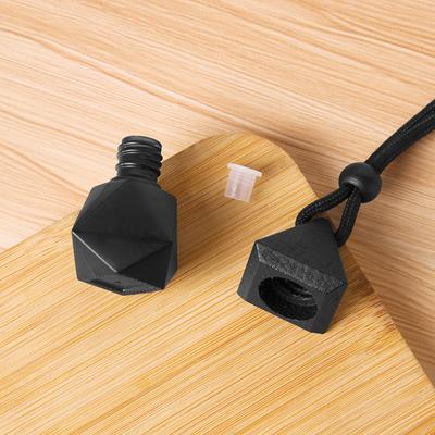 1 Stück Dreieck Abdeckung Gefärbte Abdeckung Matt Schwarz Leere Flasche Auto Ätherisches Öl Diffusor Duft Lufterfrischer Parfümflasche Ornament