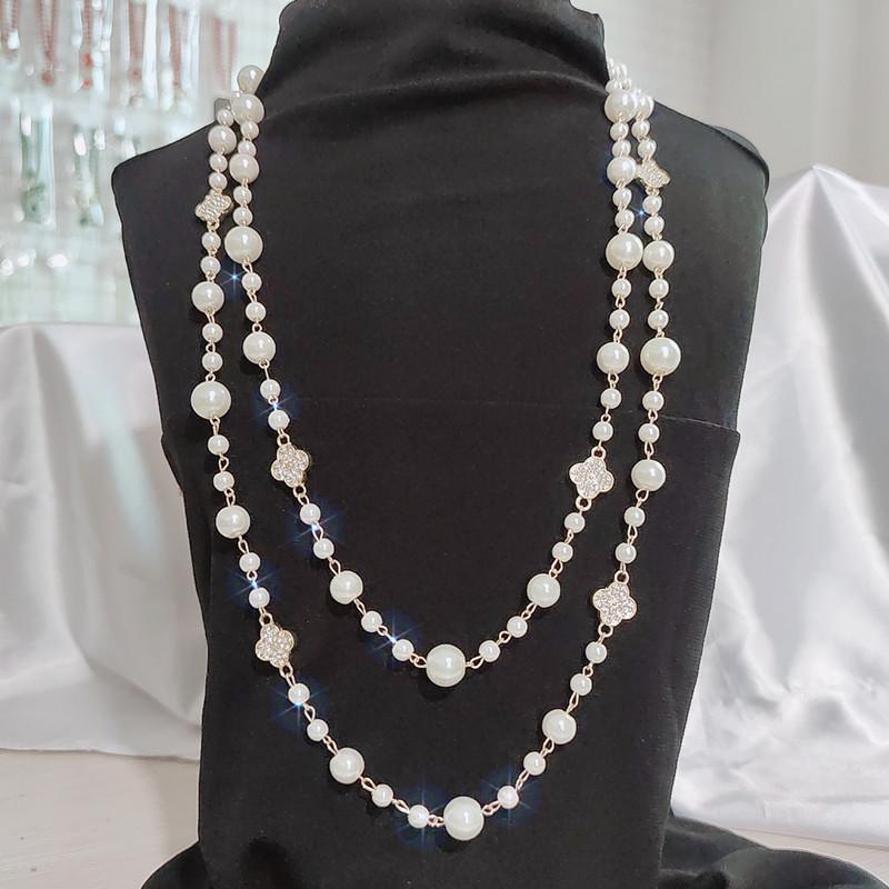 Колье Четырехлистный Клевер для Женщин Доступная Роскошь Элегантное Ощущение Осенне-Зимняя Длинная Цепочка для Свитера