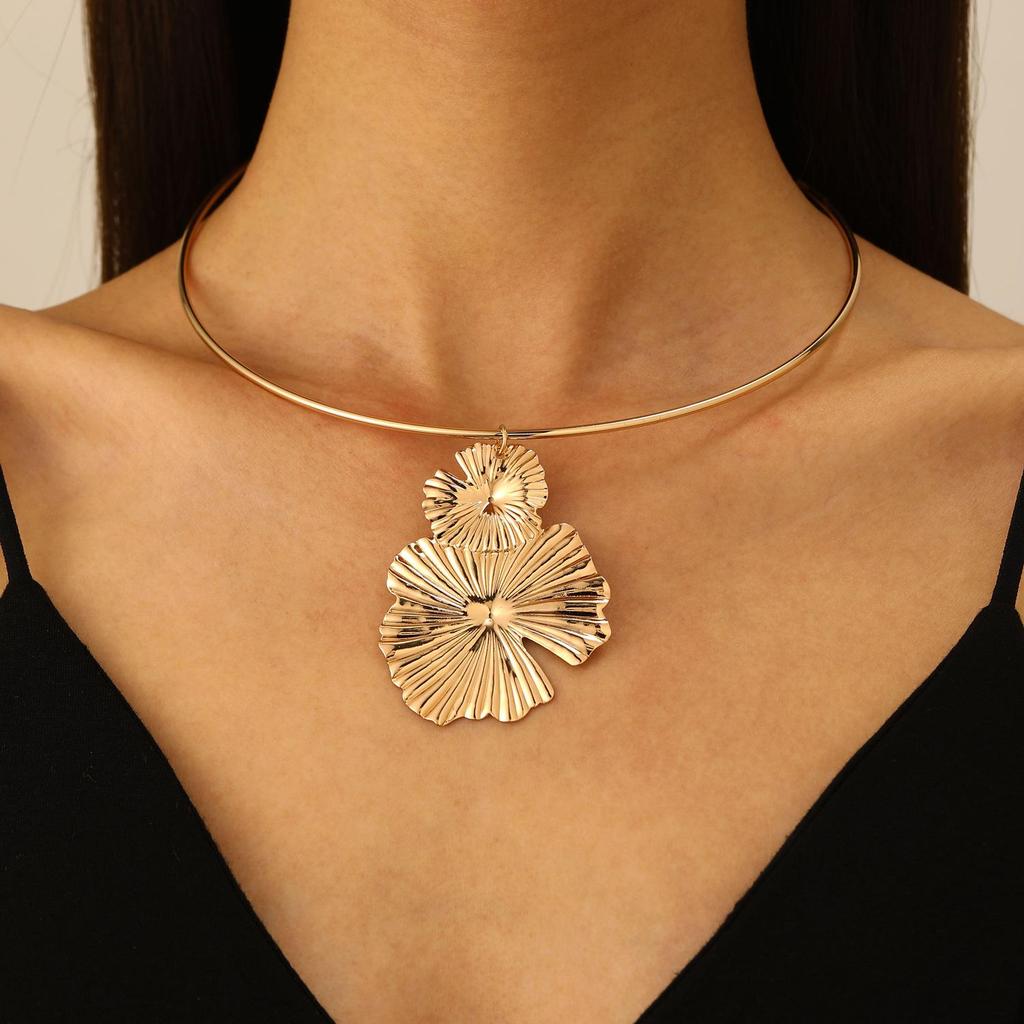 European & American Style Retro Large Petal Choker Necklace - Women's Simple Personality Clavicle Chain Accessory