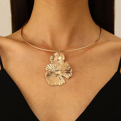European & American Style Retro Large Petal Choker Necklace - Women's Simple Personality Clavicle Chain Accessory