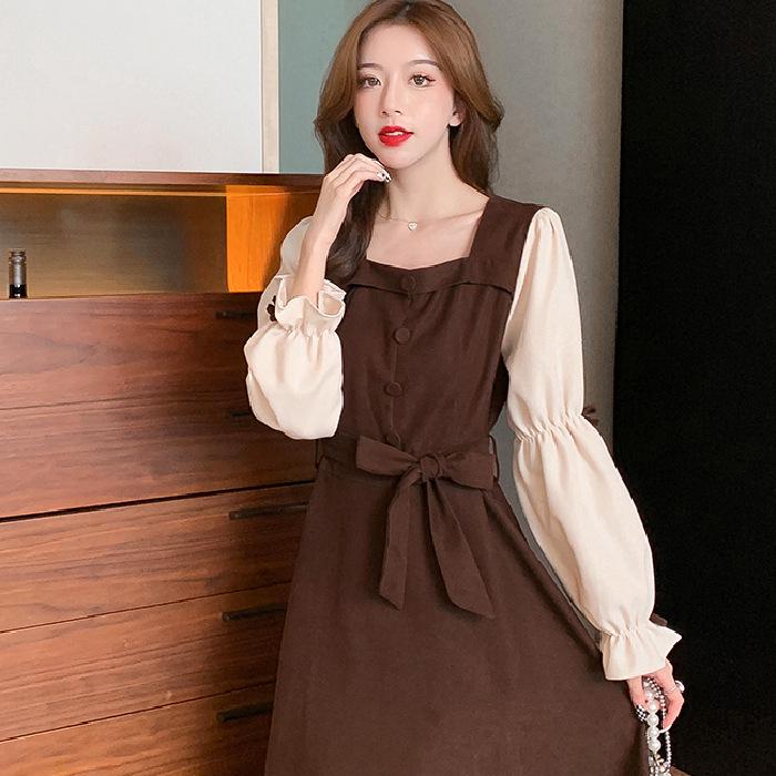 

Платье с французским квадратным вырезом и вельветовыми рукавами-фонариками - коллекция осень 2022 г. S