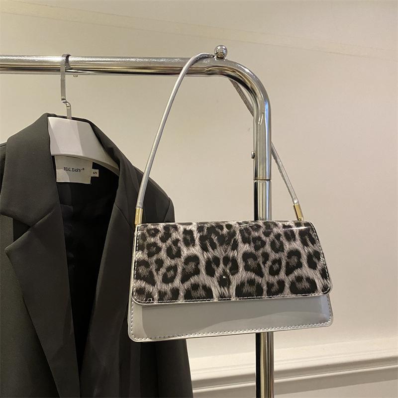 Leopard Print Niche Fashion Popular Shoulder Bag New Versatile Texture Fashionable Foreign Style Messenger Bag High Sense Design
