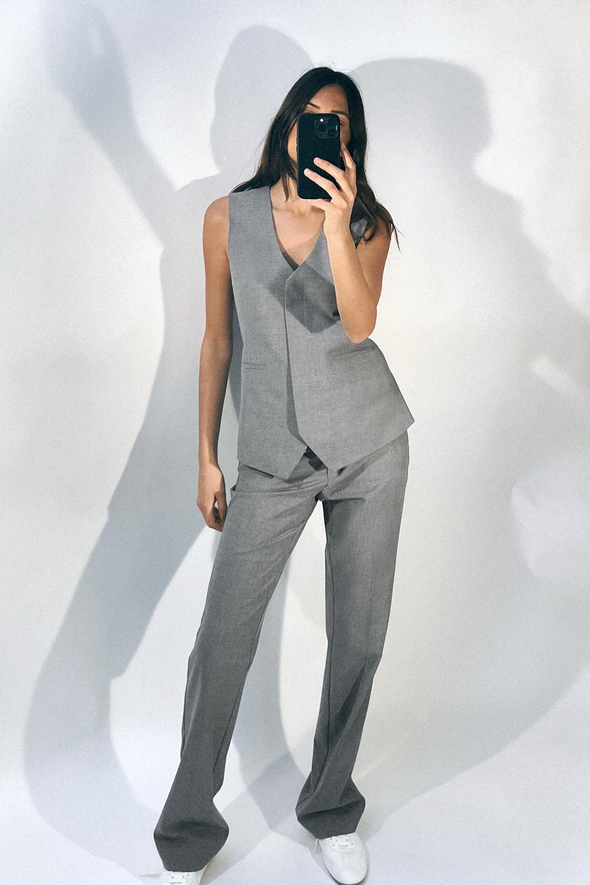 

ЖИЛЕТ С АСИММЕТРИЧНОЙ СПИНКОЙ