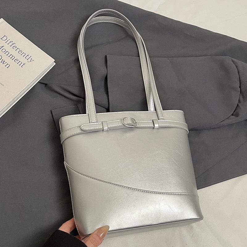 New Product Wholesale Fashion High Sense Korean Version Temperament Portable Bucket Bag Versatile Commuter Spice Girl Style Messenger Bag