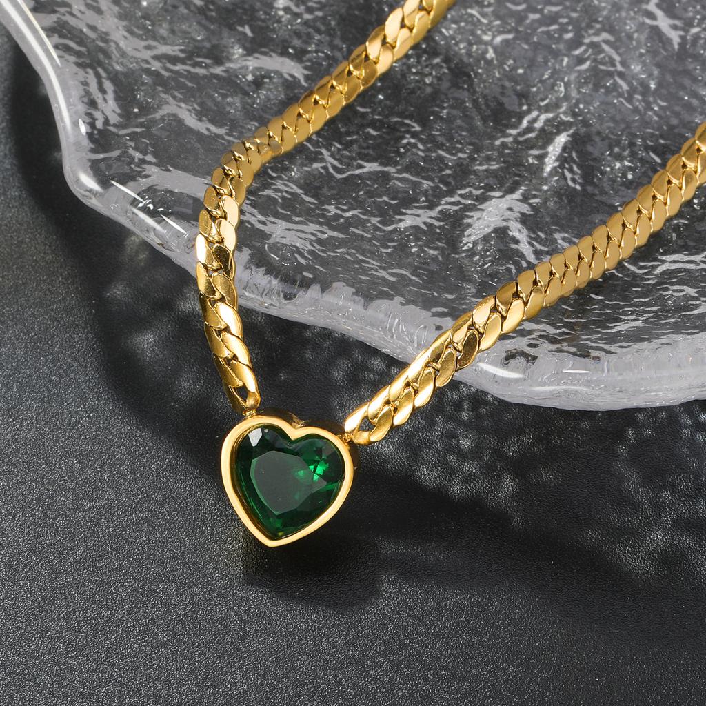 Gold Color Fashionable Stainless Steel Simple Classic Retro White Zircon Heart-Shaped Non Fading Pendant Necklace For Women