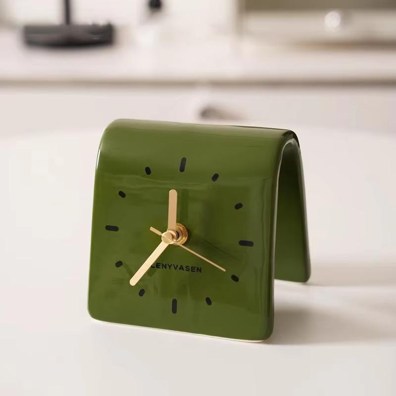 

Ceramic Clock Decorations Living Room Bedroom Bedside Mute Fashion Seat Clock Home Decor Table Clocks Creative Desktop Ornaments зелений