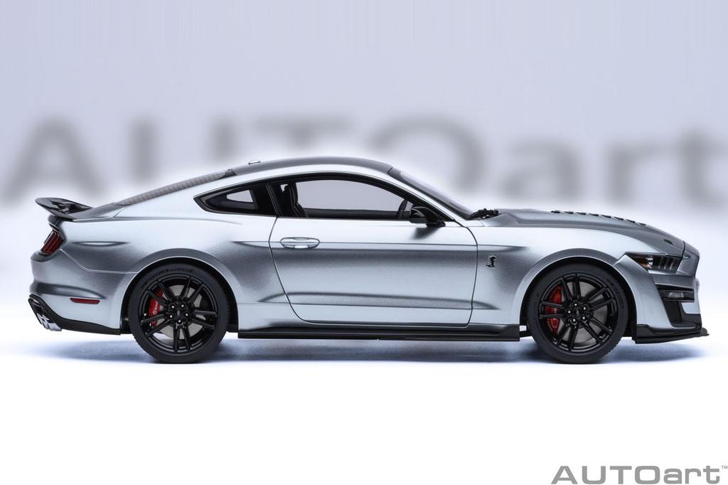 AUTOart Scale Ford Mustang Shelby GT500 with Black Finished Product 73096 1/18 (Silver Stripes)