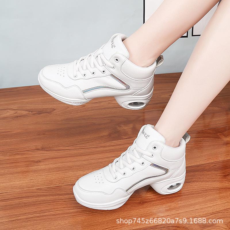 

White dance shoes women s autumn and winter new middle heel soft sole Yang Liping square dance shoes waterproof sailor dance shoes adult 35