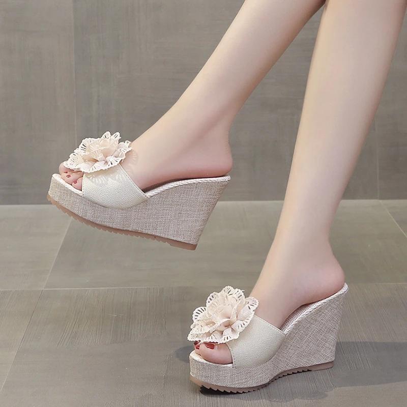 Modische Keilabsatz-Damenschuhe in Übergröße Sommerblumen Haus- und Outdoor-Bekleidung Dicksohlige Einriemen-Fischmaul-Sandalen