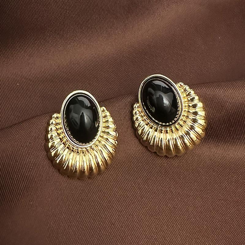 Geometry Oval Stud Earrings Golden Metal Black Acrylic Bead Vintage Earrings for Women Party Statement Jewelry Acessories Gift
