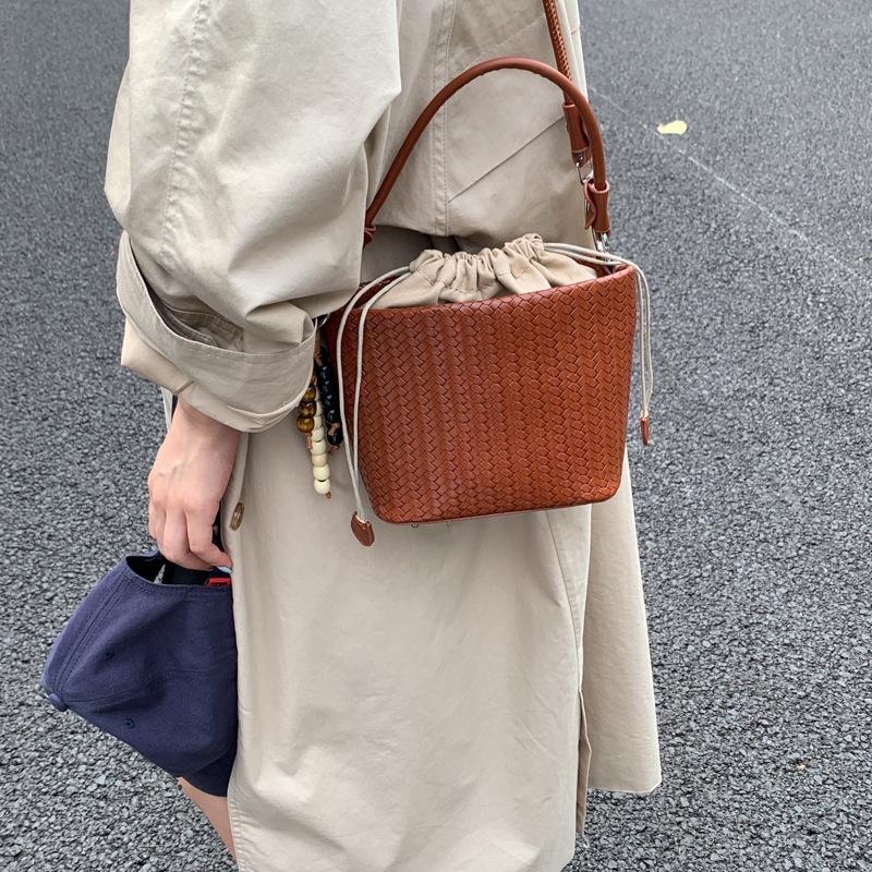 This Year's Popular Bag Women's 2025 New Summer Retro Niche Design Messenger Bag Portable Bucket Bag