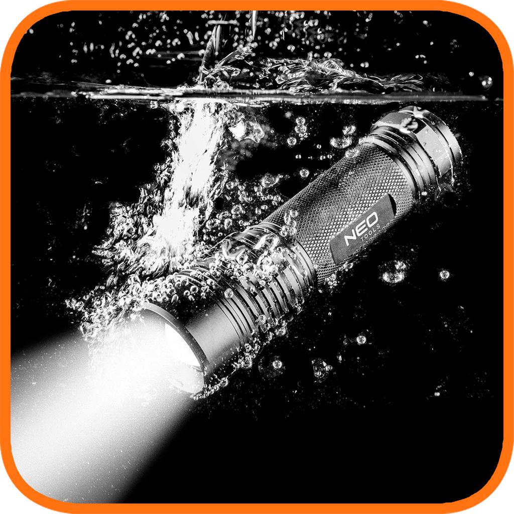 Aluminum Flashlight 200 Lum, Zoom, IPX7, 3xAAA