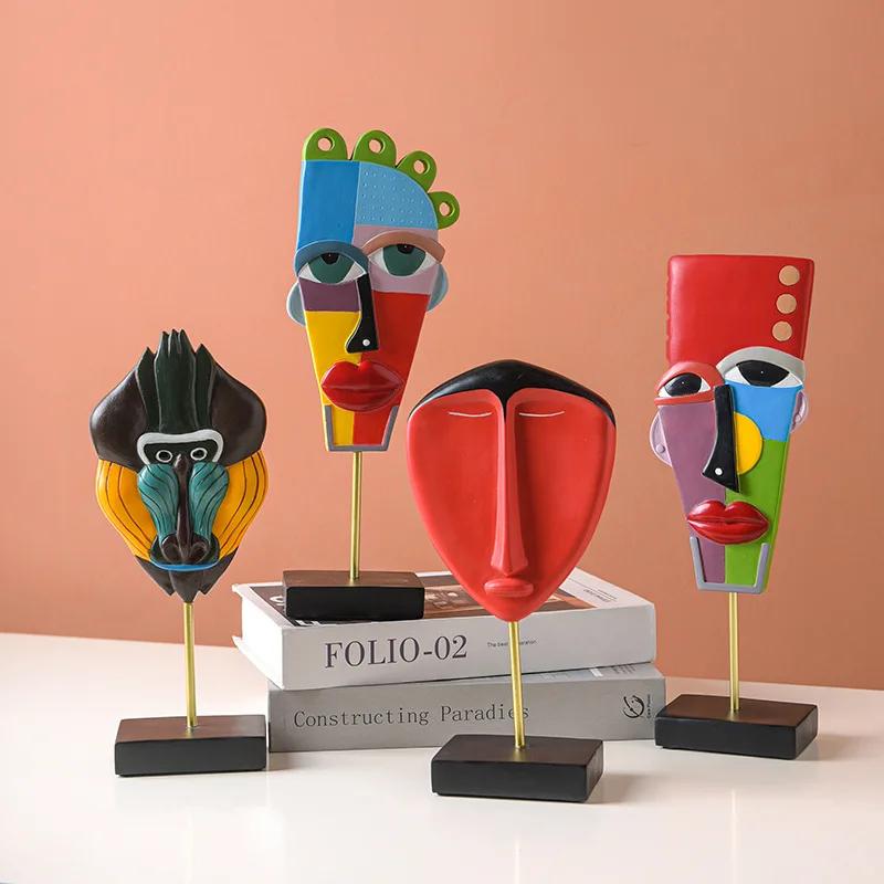 Creative European Style Crafts Bookshelf TV Bracket Decoration Handmade Sculpture Resin Abstract Sculpture Home Desk Decoration