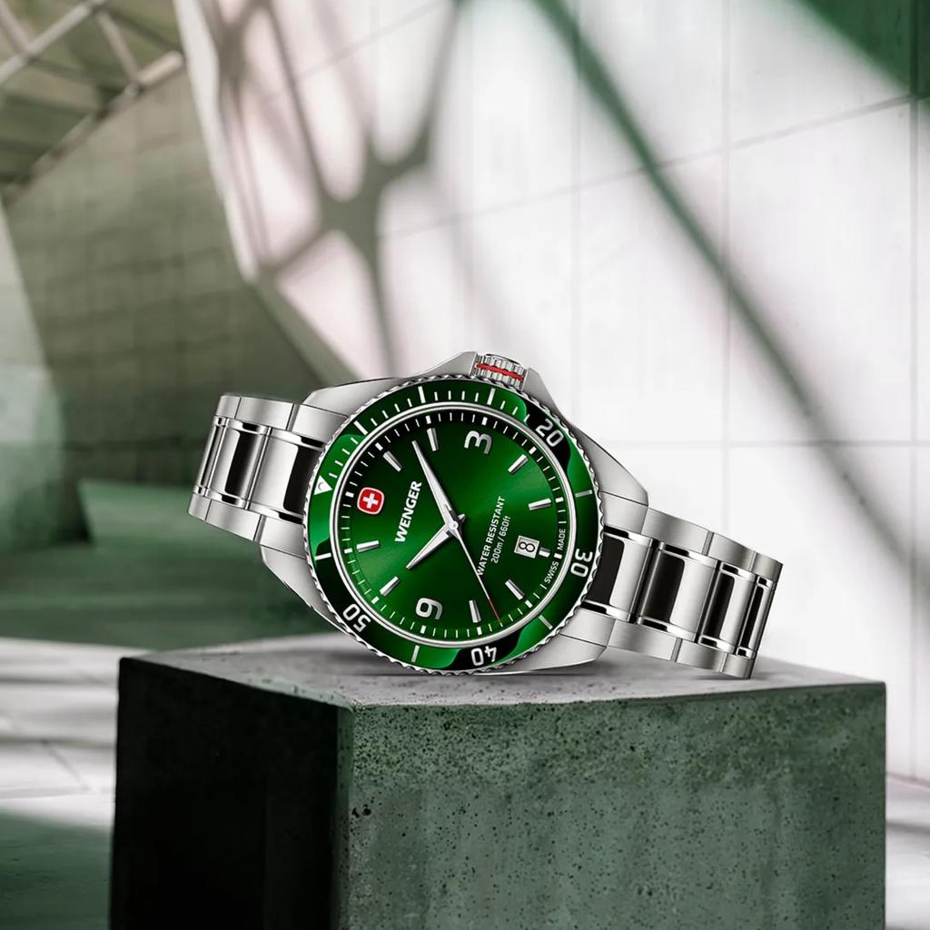 WENGER EXECUTIVE Men's Watch, Stainless Steel Case (316L), Green Dial, Stainless Steel Bracelet, Quartz Movement, 200m Water Resistance, 3-Year
