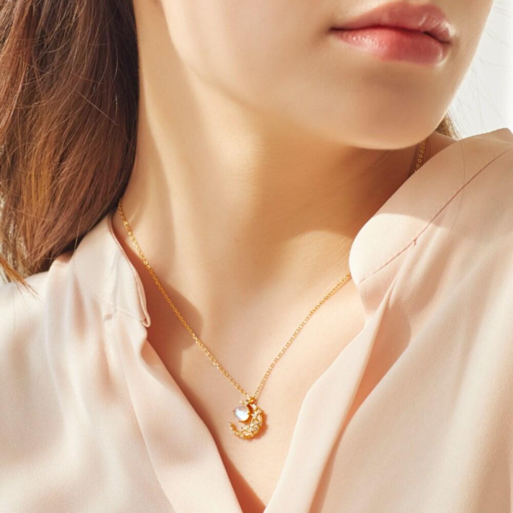 Citos Crescent Net Necklace