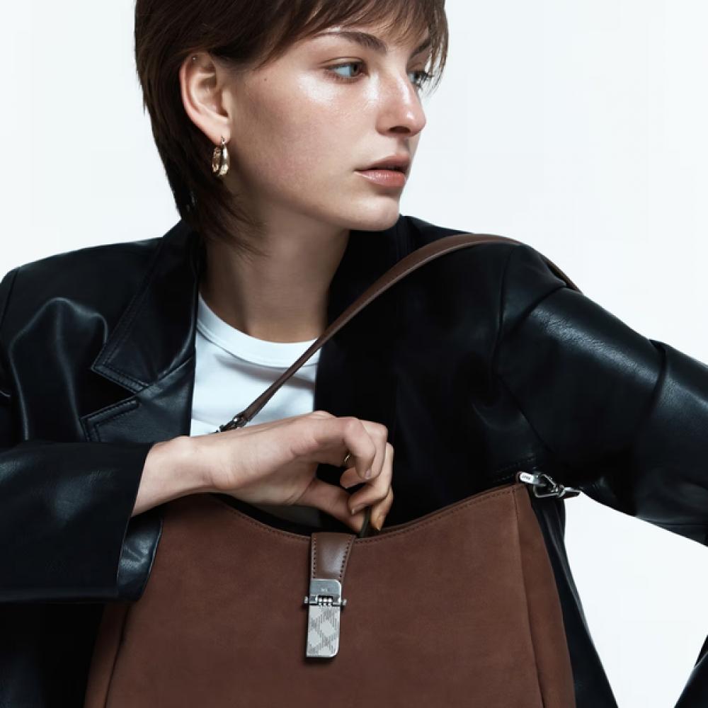 

Daks Dark Brown Suede Check Point Shoulder Crossbody Bag Single option