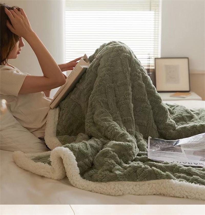 Super Soft Woolen Blanket for Bed Sofa Couch, Autumn Warm Lame Velvet Cover Blanket for Office, Air Conditioning and Nap, Travel