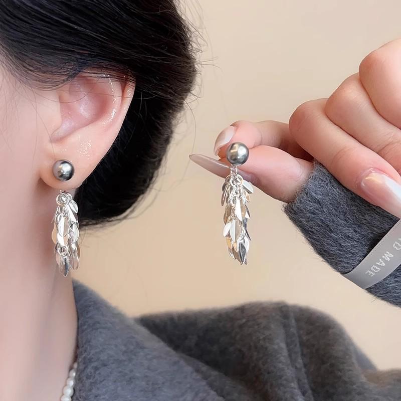 Spicy Girl Vibe: 2025 Sweet & Cool Niche Tassel Earrings - Chic & Slimming Long Design