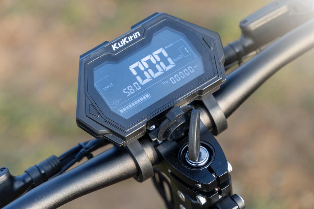 KuKirin G3 Pro Elektroroller 2*1200W Motoren, 52V 23.4AH Akku, 65 km/h Geschwindigkeit 80 km Reichweite, 10" Reifen, Tragbarer Akku, Schnellladung, E-Scooter