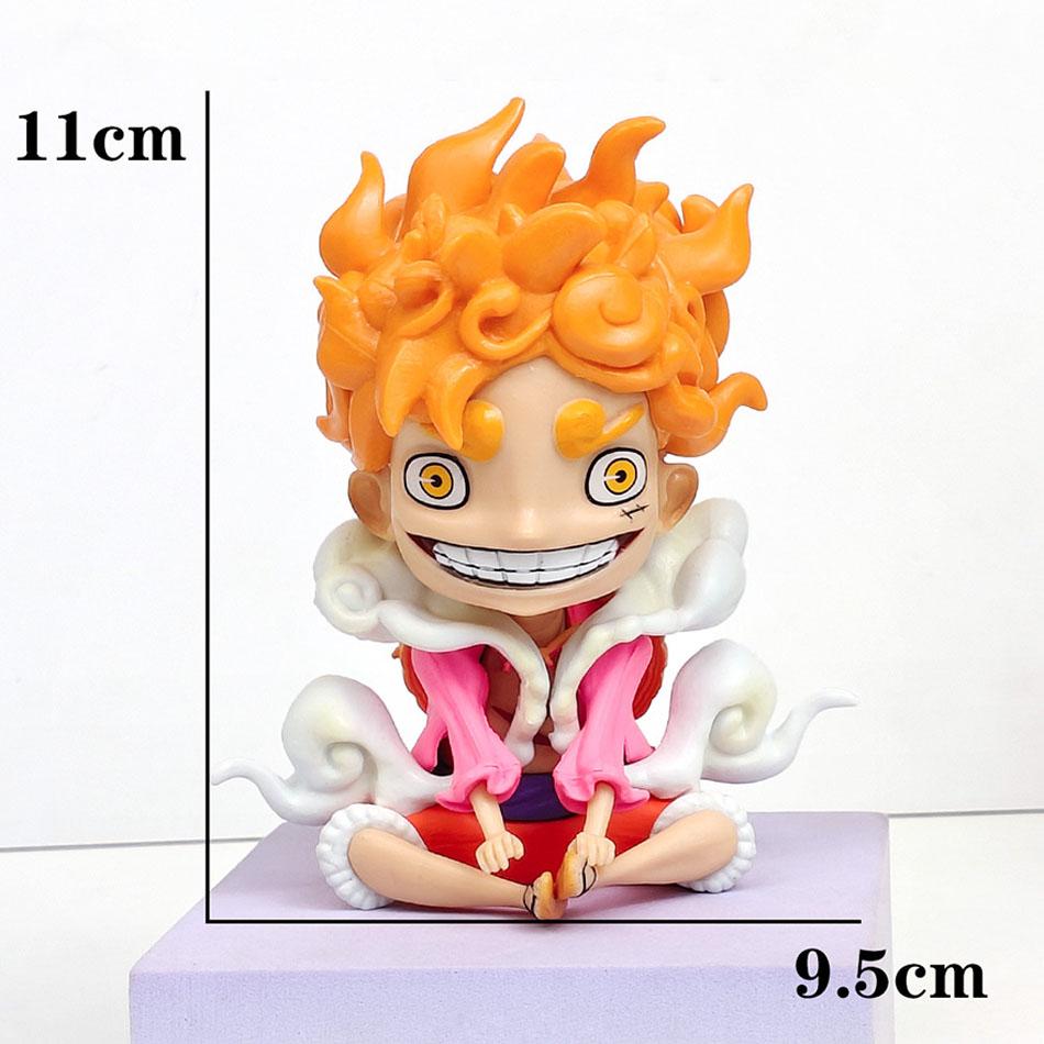 Skladem One Piece Nika Luffy Roronoa Zoro Nami Sanji Mini figurka Anime Kawaii Sedící hračky Stolní ozdoby do auta Model Dárky