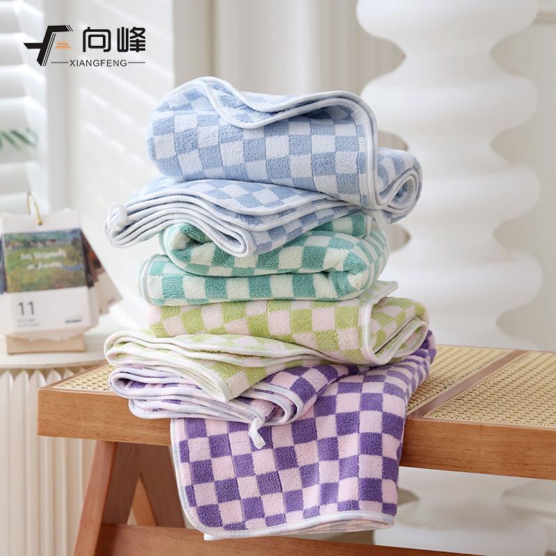 Towel new checkerboard household bath towel enlarged and thickened hanging coral fleece absorbs water and is not easy to lose hair bath towel