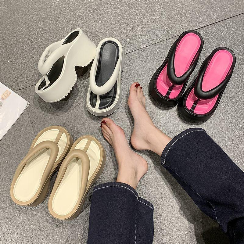 Fashion outerwear beach casual flip-flops women's 2025 summer new thick-soled heightening versatile pinch slippers women