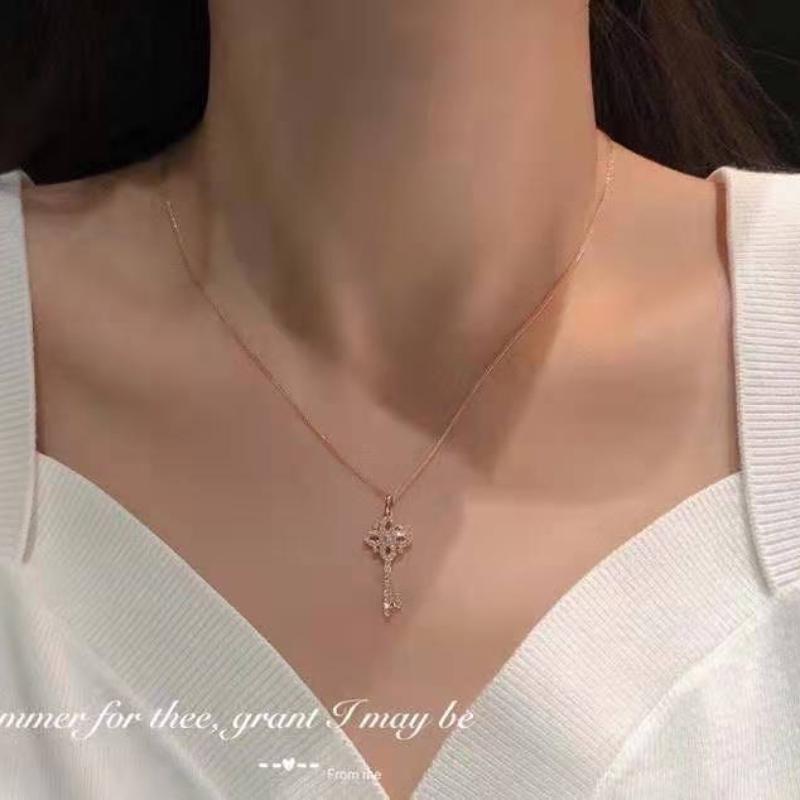 

925 Sterling Silver Pave Crystal Vintage Key Pendant 14k Gold Plating Necklace Women Light Luxury Temperament Dress Jewelry золотий