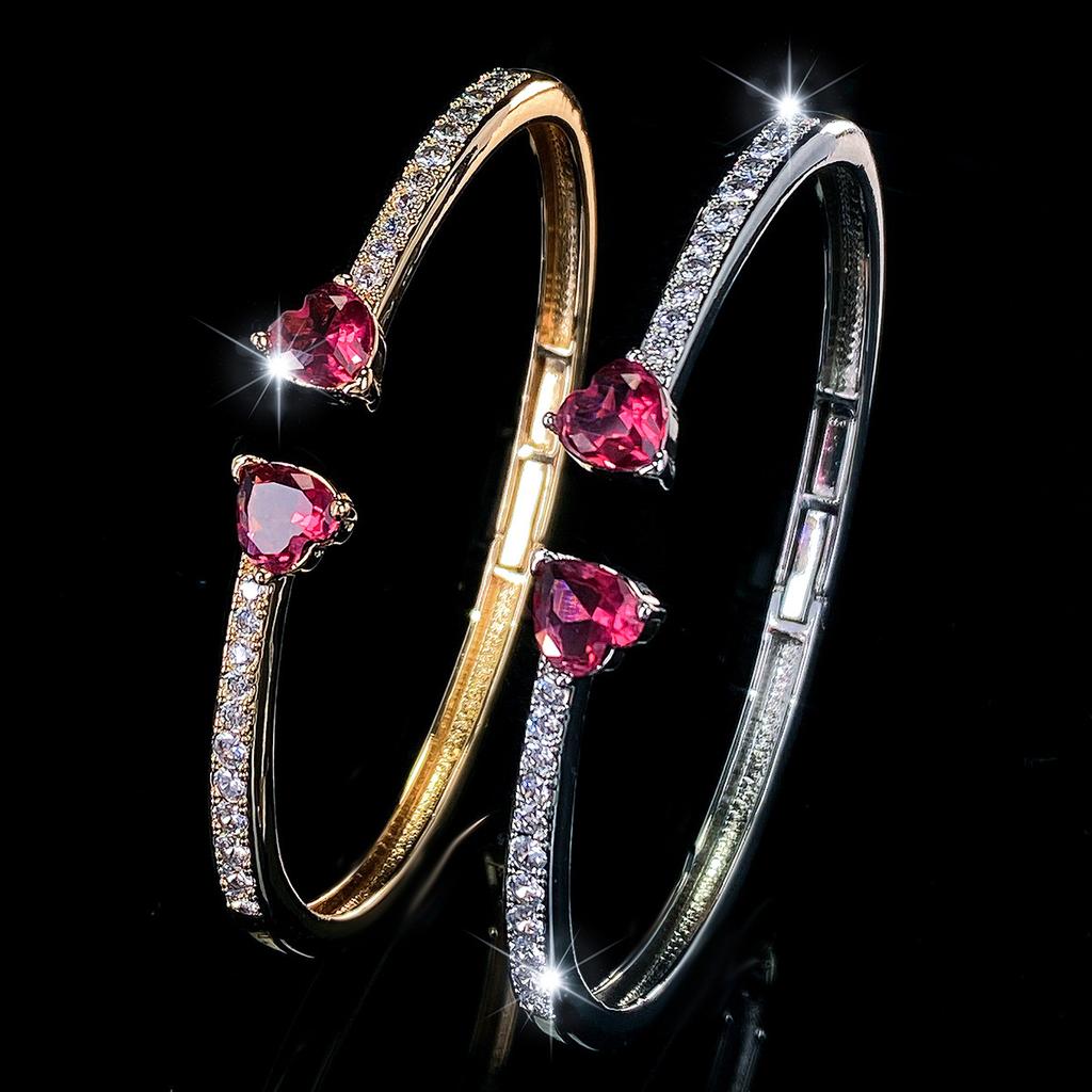 Fashionable, Light and Luxurious Stone-studded Simple and Versatile Heart-shaped Bracelet for Women