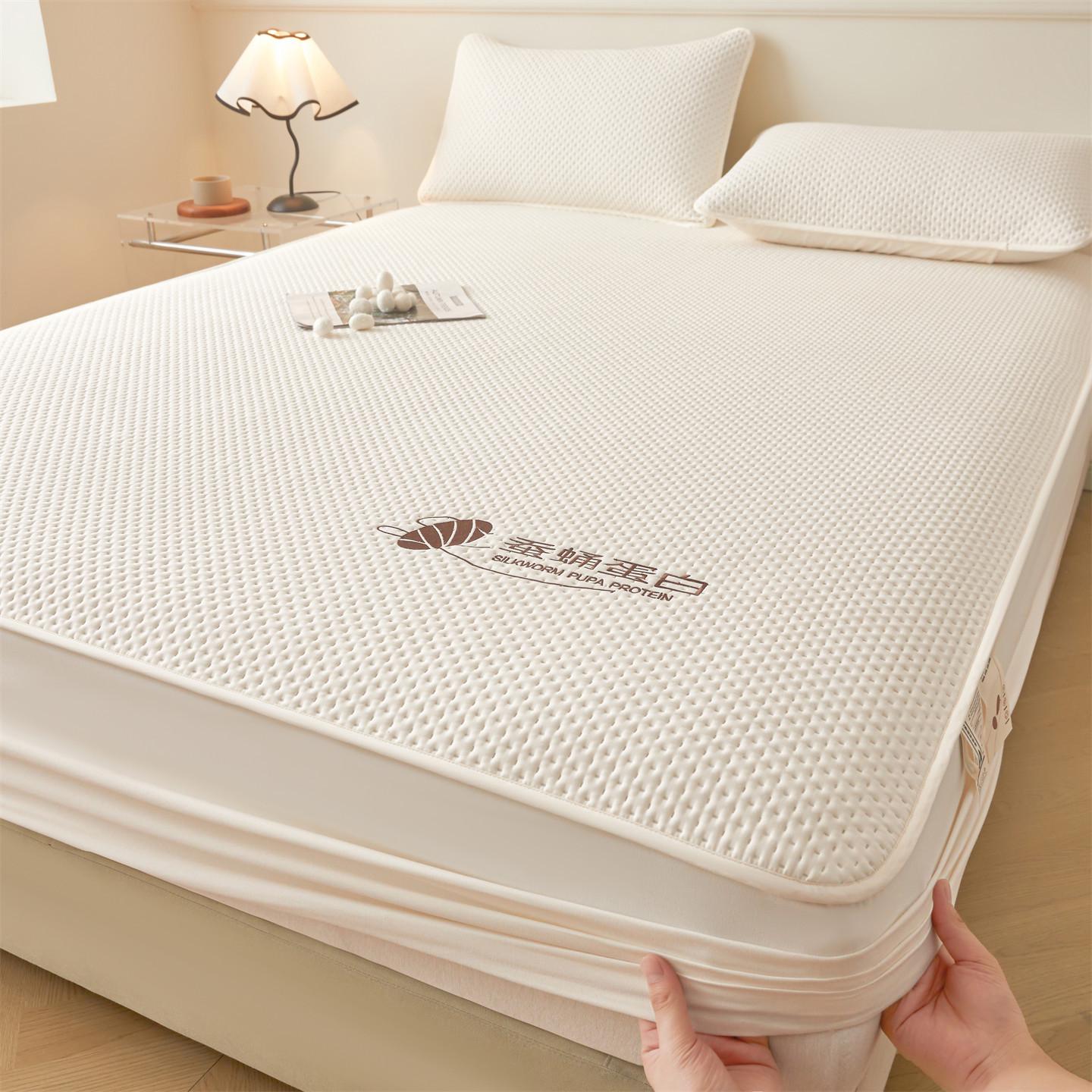 

Class A Silk Cocoon Quilted Bed Skirt - Thick, Full Coverage Mattress Protector for All Seasons Pair of Pillowcases 48*74cm