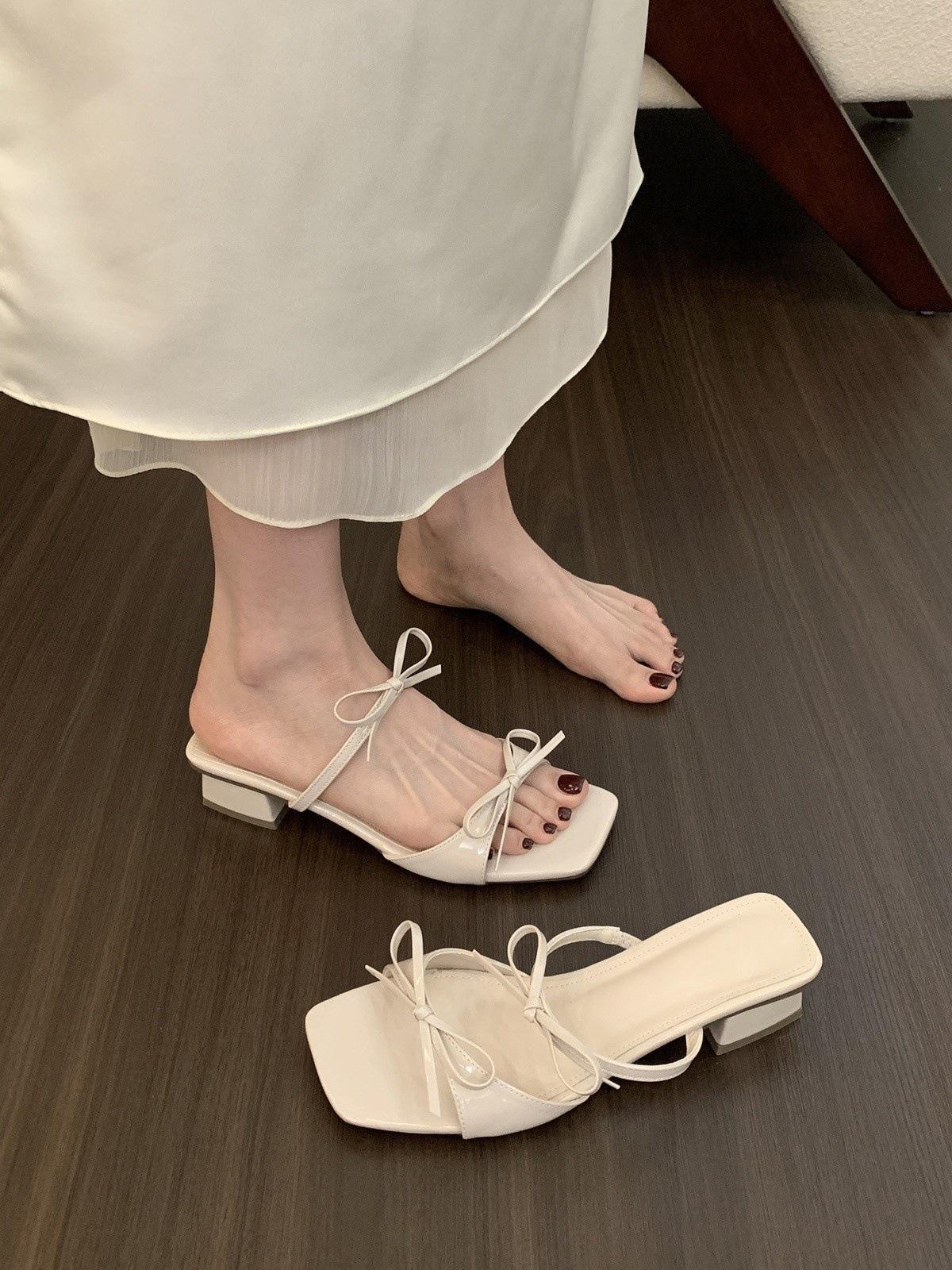 

French temperament bow thick heel cool slippers women s summer wear 2025 sticky new with skirt square head open-toed sandals 40